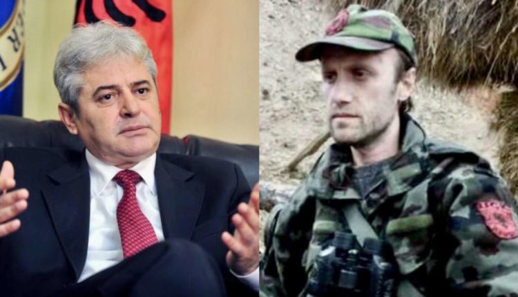 Komandant Hoxha: Ahmeti kur e ka punën ngushtë, e përmend UÇK-në, sa familjarë tu kanë qenë në luftë?