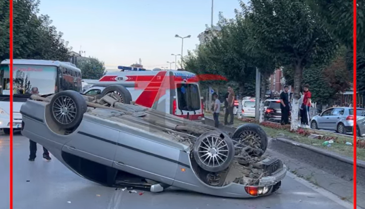 Aksident në qendër të Tetovës, rrotullohet vetura (VIDEO)