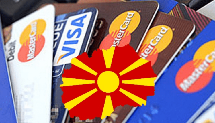 Probleme me kartelat! Qytetarët s’mund të marrin para nga bankomatët