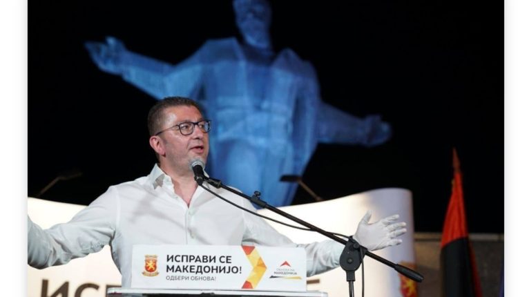 Analistët: Mickoski e di vetëm kauzën e izolimit, po mban peng synimet strategjike të shtetit