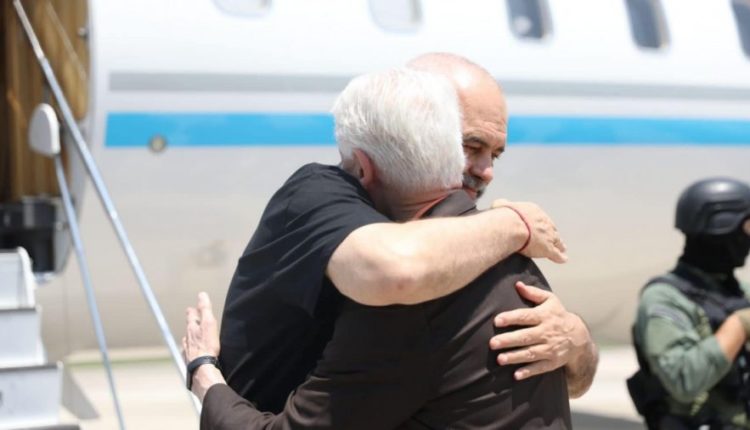 Bill Clinton përfundon vizitën në Shqipëri: Ishte e gjitha e jashtëzakonshme