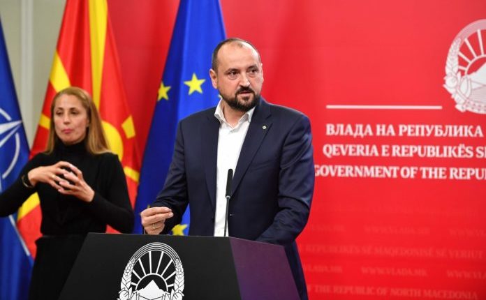 Bytyqi: Punonjësit në sektorin publik dhe privat meritojnë paga dinjitoze