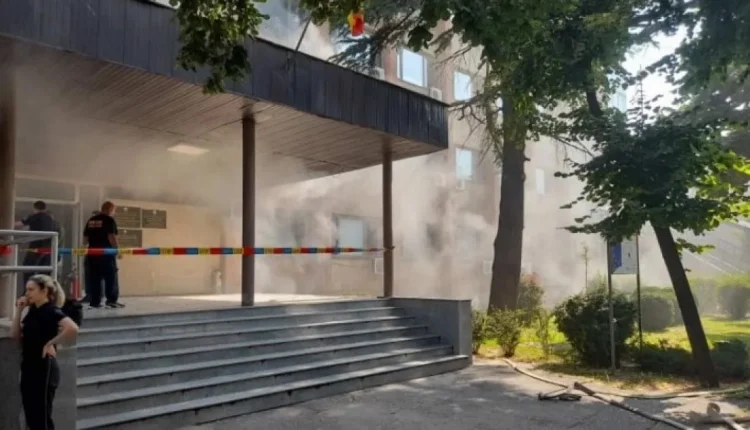 Shefat e Departamentit për Kriminalistikë hetojnë arsyet e zjarrit në Gjykatën e Kumanovës