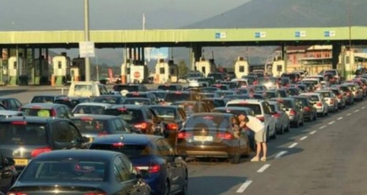 Ardhja e mërgimtarëve, nisin pritjet nëpër kufij
