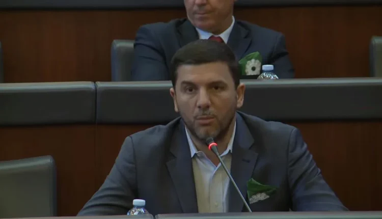 Memli Krasniqi kërkon mocion për shpërndarjen e Kuvendit të Kosovës