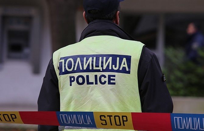 Theret me thikë kryeshefi i policisë së Strugës