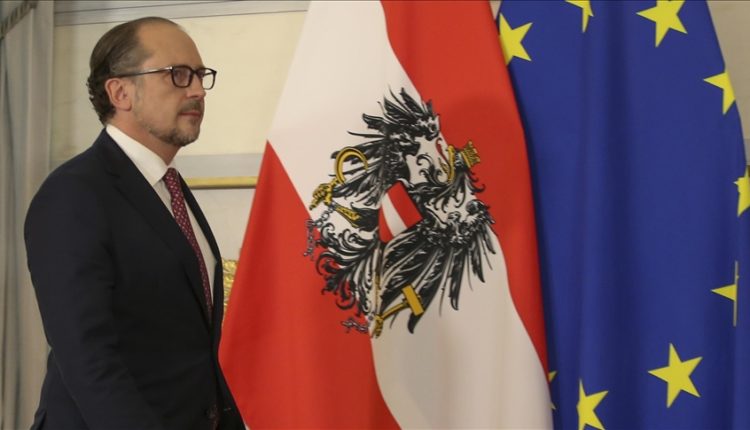 Maqedonia rrezikon izolimin nëse nuk i pranon ndryshimet kushtetuese, thotë kryediplomati austriak