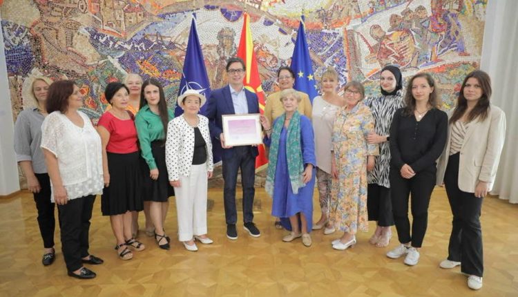 Pendarovski u takua me përfaqësueset e Këshillit Nacional për Barazi Gjinore
