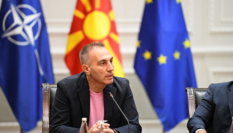 Ndahen certifikatat e edicionit të dytë të PFD/ Grubi: Brezi i ri duhet të informohet mbi të arriturat e vendit në dekadat e fundit