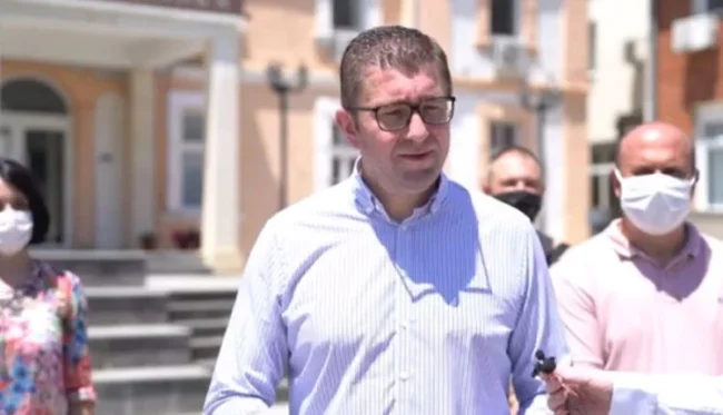 Mickoski: Qeveria bie në gjunjë para botës dhe kërkon presion ndaj VMRO-DPMNE-së, por nuk do t’ia dalë