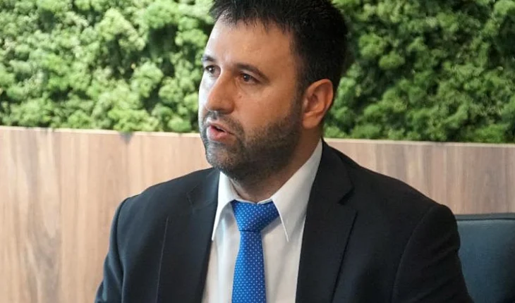 Arianit Hoxha i mblodhi nënshkrimet për regjistrim të Partisë demokratike evropiane
