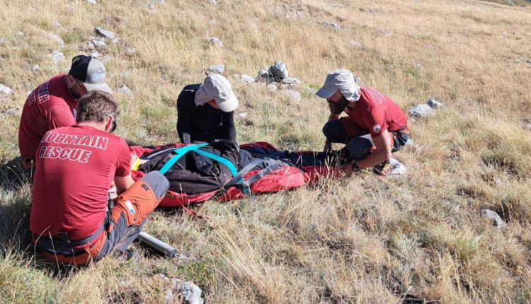 Alpinisti holandez u rrëzua gjatë lëshimit me parashutë në Galiçicë, operacion i parë i kërkim-shpëtimit rezultoi pa sukses!