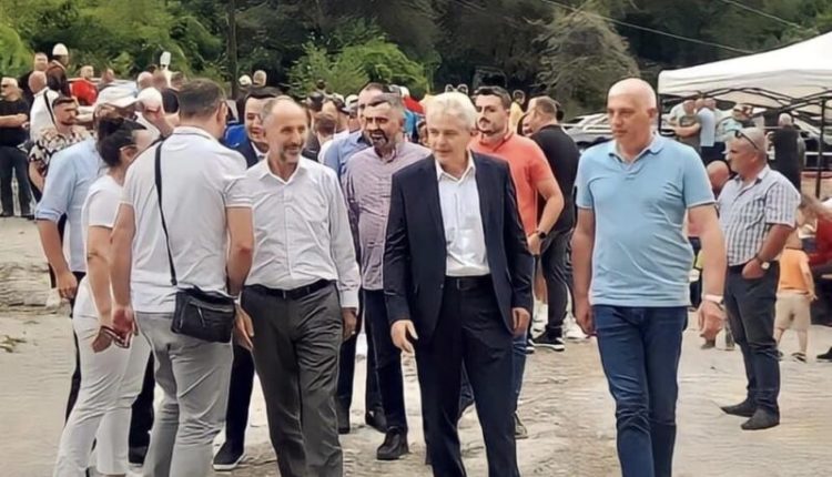 Bejta, më parë i pakënaqur, sot shfaqet me Ahmetin (FOTO)