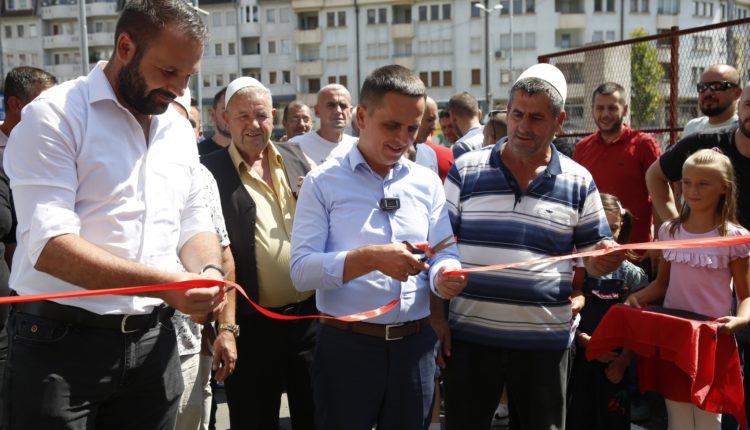 Bilall Kasami promovon edhe një rrugë të asfaltuar në Tetovë (FOTO/VIDEO)