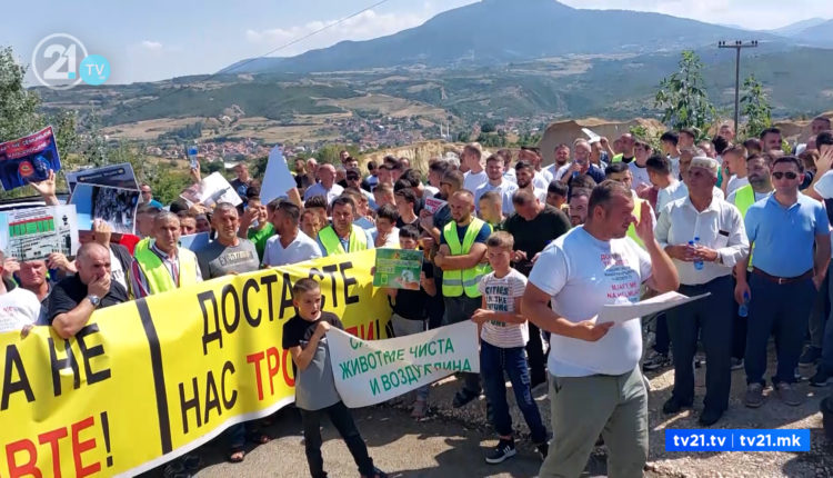 “Po helmohemi me ajër toksik, po digjen gjymtyrë të njerëzve” – Batinca proteston kundër deponisë “Drislla”