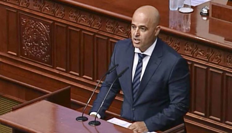 Kovaçevski: Të rinjtë nuk zgjohen dhe nuk flenë me Kushtetutën! Duan të jetojnë të qetë dhe të pasur