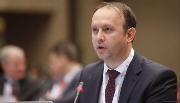 Gashi: Liburn Aliu përveç pirjes së duhanit, nuk e di çfarë ka mundur të bëjë me Ali Ahmetin