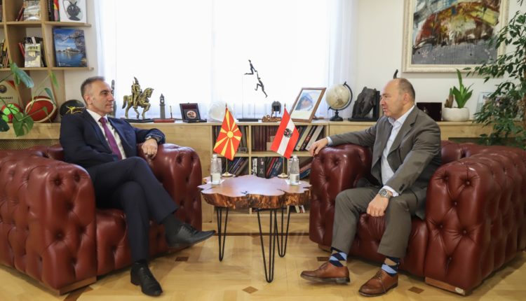 Grubi priti në takim ambasadorin e ri austriak, Martin Pammer