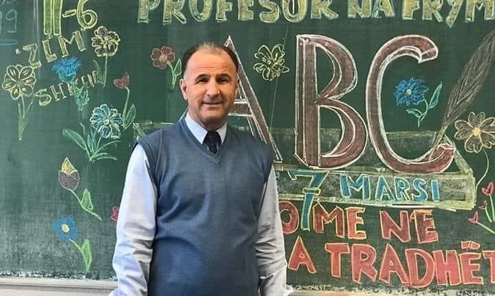 Profesori Naser Miftari që udhëtonte 52 kilometra për t’i mësuar nxënësit në fshatin Kitkë?