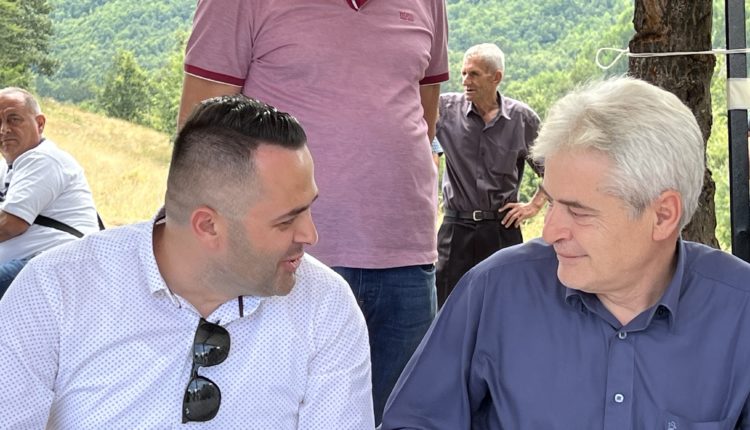 Ali Ahmetit i bëhet pritje madhështore në Merovë (Foto)