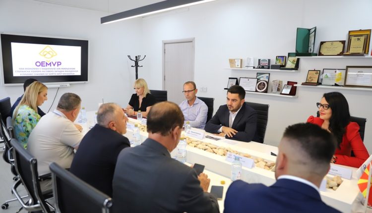 Bekteshi në takim me menaxhmentin e OEMVP-së: Përmes bashkëpunimit me Odat Ekonomike jemi duke krijuar masa për përmirësimin e klimës së biznesit dhe standardit jetësor për qytetarët