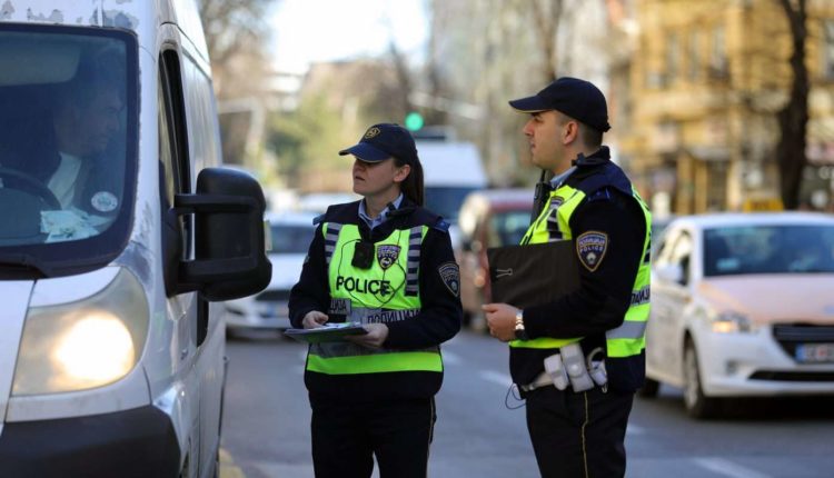 Arrestohet shtetasi bullgar, tentoi t’i korruptoj policët në Shkup