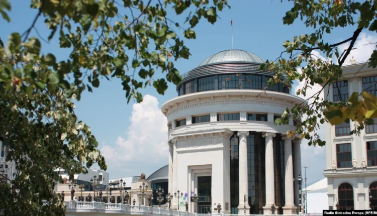 Paraburgim për një tetovar dhe një strugan, u kapën me substanca narkotike