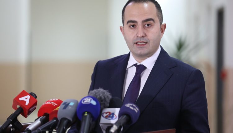 Shaqiri: Nga shtatori, pagat e arsimtarëve dhe profesorëve do të rriten për 10%