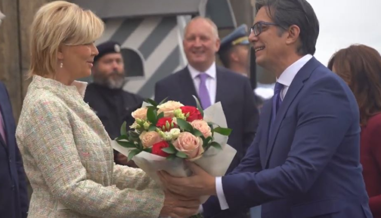 Presidenti Pendarovski nis vizitën e tij zyrtare në Republikën e Çekisë