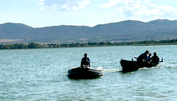 Shpëtohen tre persona që kishin ngecur në varkë pas stuhisë në liqenin e Dojranit