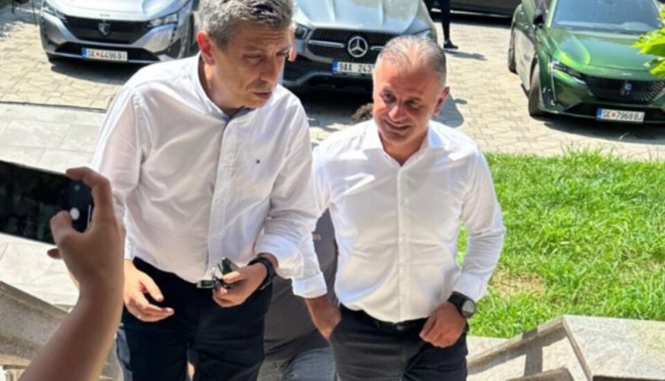 “Presionet nuk kryejnë punë”, Lëvizja Demokratike: Marshojmë me bindje dhe sypatrembur!