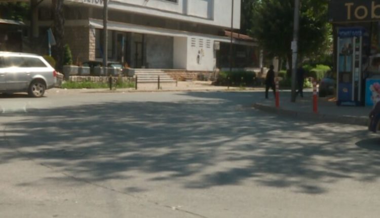Tetovë, nëpër rrugë mungojnë vijat e bardhaTetovë, nëpër rrugë mungojnë vijat e bardha