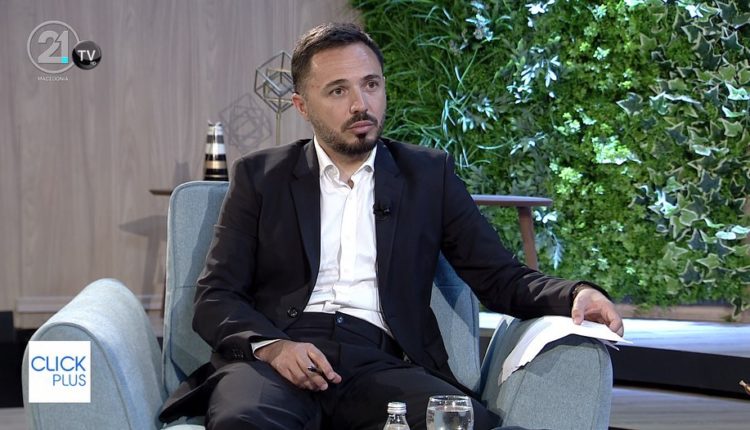 Gazetari Artan Nuhiu ironizon me Bilallin: Dëshrion ta arrestojnë, me u dukë pak sikur Kurti