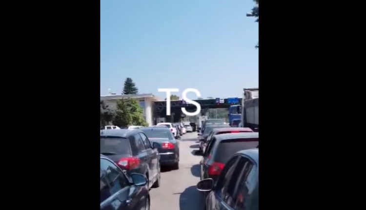 Një ditë pas “One Stop Shop” në Qafë Thanë qytetarët ankohen në hyrje të Maqedonisë së Veriut (VIDEO)