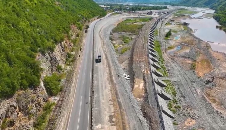 Korridori 8, qeveria ndryshon projektin, shton tunel 3 km, pas negociatave me Maqedoninë e Veriut