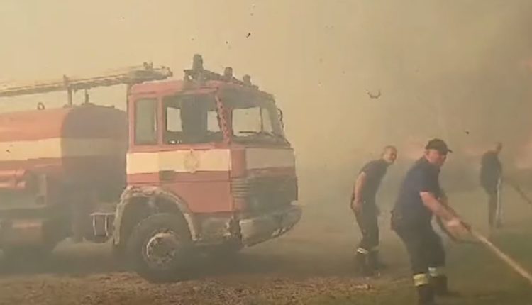 Përfshihet nga flakët një automjet udhëtarësh në Gostivar,  nuk ka të lënduar