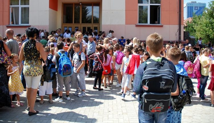 Nis viti i ri shkollor, rreth 29 mijë nxënës ulen për herë të parë në banka