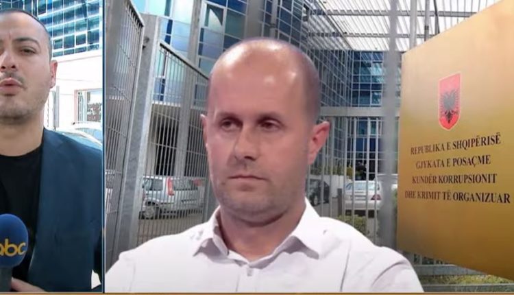 “Plumbi i Artë”, avokati në Gjykatë/ Alban Bengasi u arrestua në Rinas, pagoi 120 mijë euro për vrasjen e ish-gruas