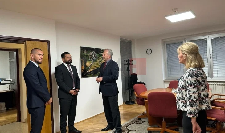 Loga – Bunoza: Anëtarësimi në BE është rruga e vetme për përparim