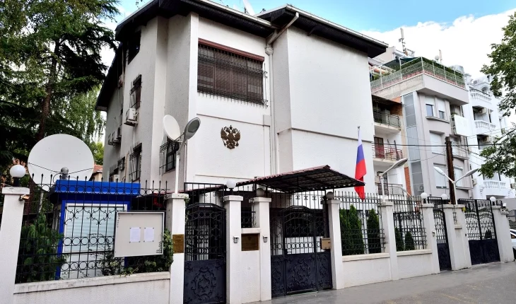 Tre diplomatë rusë të dëbuar nga Maqedonia – Zakharova: Veprim armiqësor që nuk do mbetet pa përgjigje