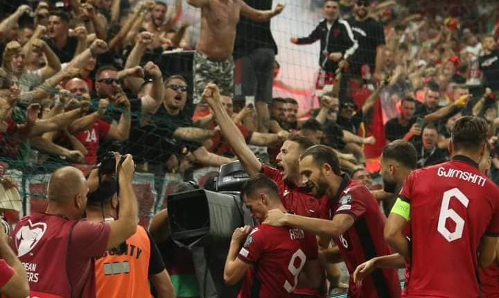 Shkëlqyen në “Air Albania”, Rama dhe Begaj krenarë me kuqezinjtë: Urime Kombëtares!