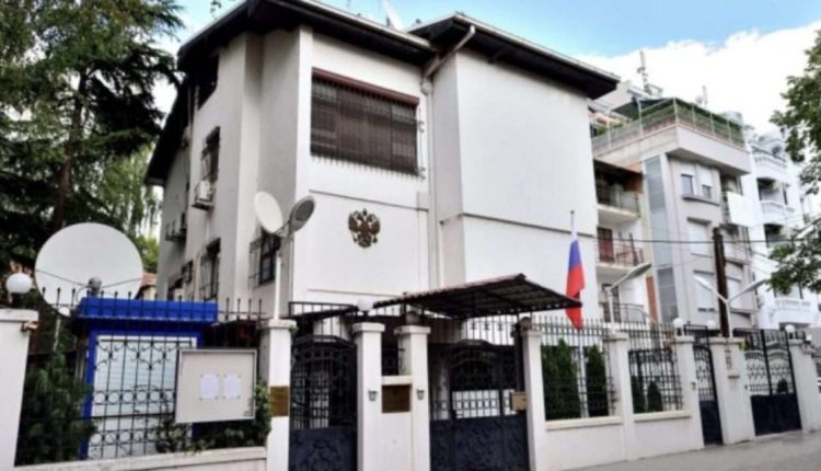 Tre diplomatë rusë të dëbuar nga Maqedonia – Zakharova: Veprim armiqësor që nuk do mbetet pa përgjigje