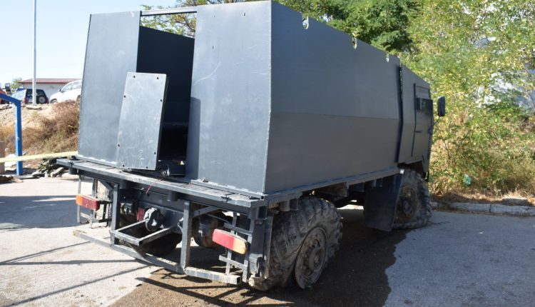 Policia e Kosovës kap edhe një arsenal tjetër të armëve në Veri dhe arreston dy persona (FOTO)