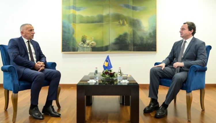 Kurti pret në takim Kamberin, flasin për takimin në Bruksel dhe zhvillimet e fundit në Luginë