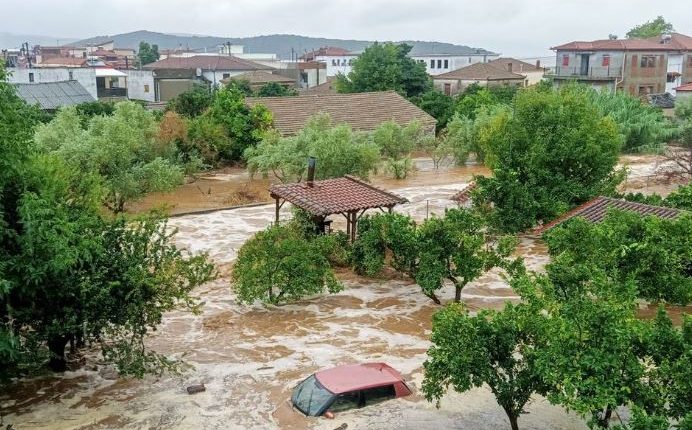 Një i mbytur nga shiu i rrëmbyeshëm në Greqi
