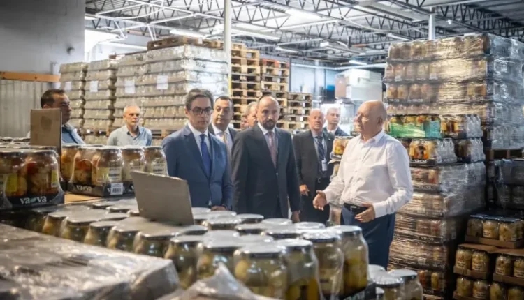 Pendarovski dhe Bytyqi vizituan kompani me pronar nga Maqedonia në Nju-Xhersi