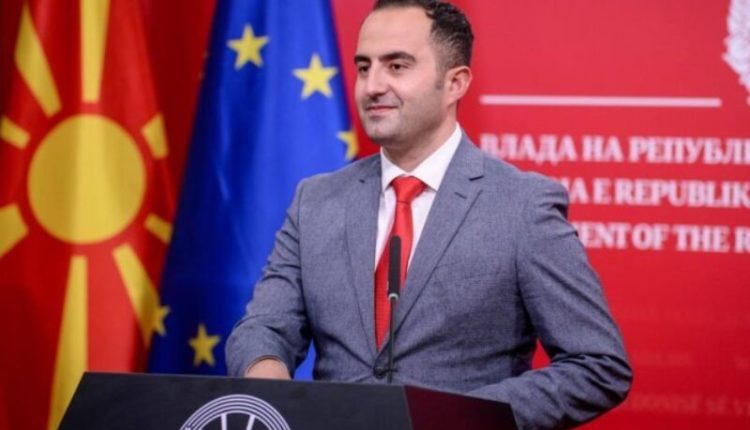 Shaqiri për mungesën e librave: Deri në fund të shtatorit të gjithë do të furnizohen me tekste shkollore