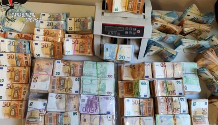 Itali: U kapën me 58 kilogramë drogë e mbi 400 mijë euro para, arrestohen dy shqiptarë