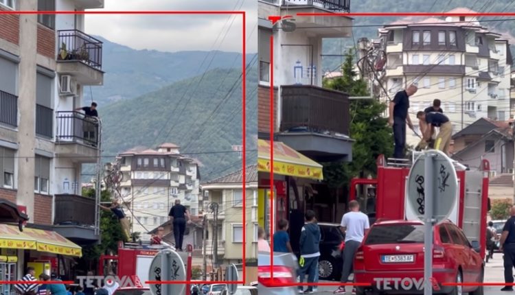 Fëmija mbyll dyert e banesës dhe ngujohet brenda, intervenon ekipi i zjarrfikësve të Tetovës (VIDEO)