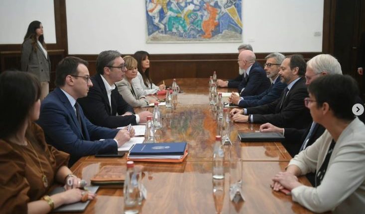 Vuçiq pas takimit me Quintin: Kërkova që KFOR-i të kujdeset për çështjet e sigurisë në veri të Kosovës